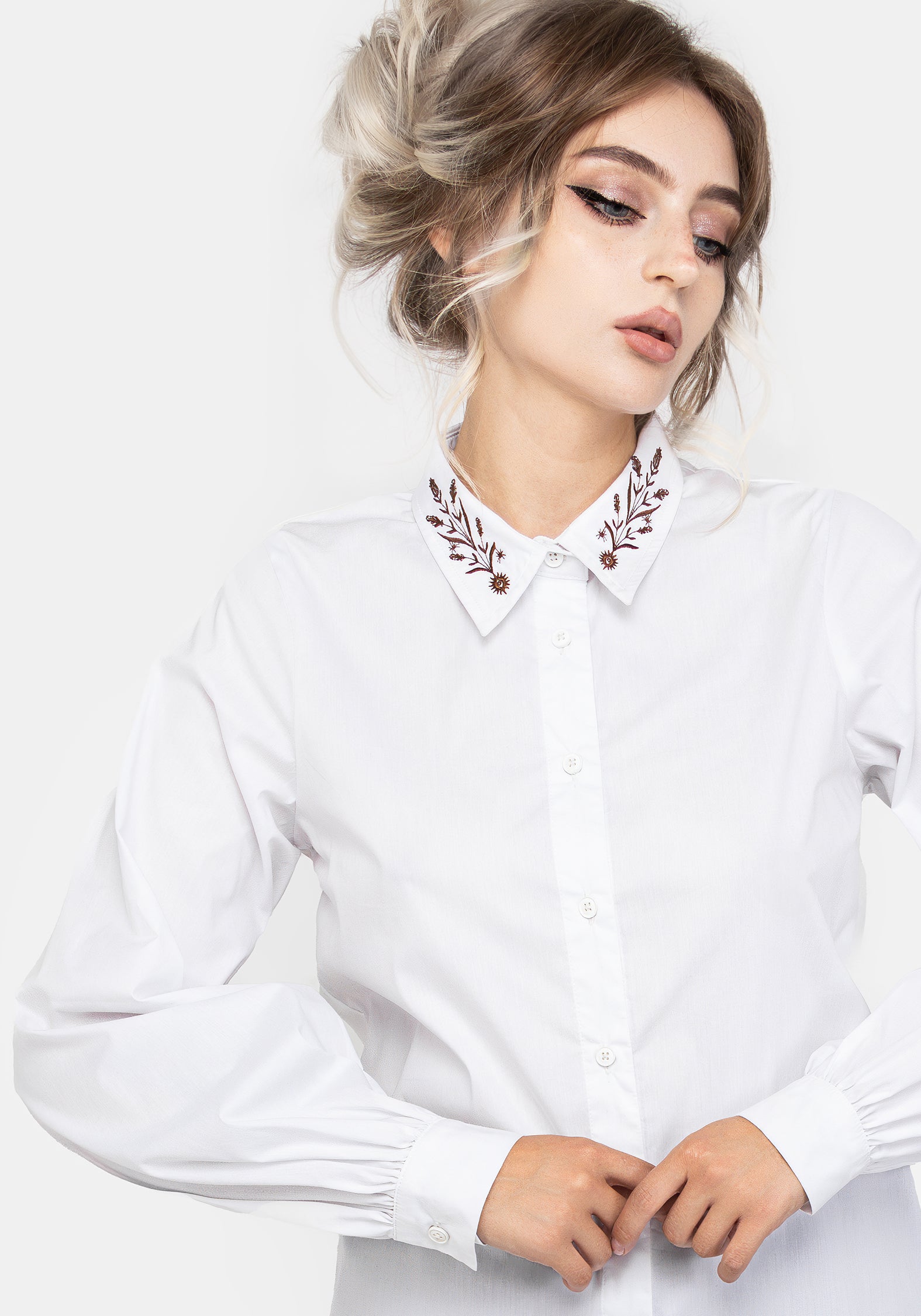 AW24M42_CYBELE-EMBROIDERED-BUTTON-UP-SHIRT-CROP_a76f33b9-f66b-47e5-a201-8f96691cdcdf
