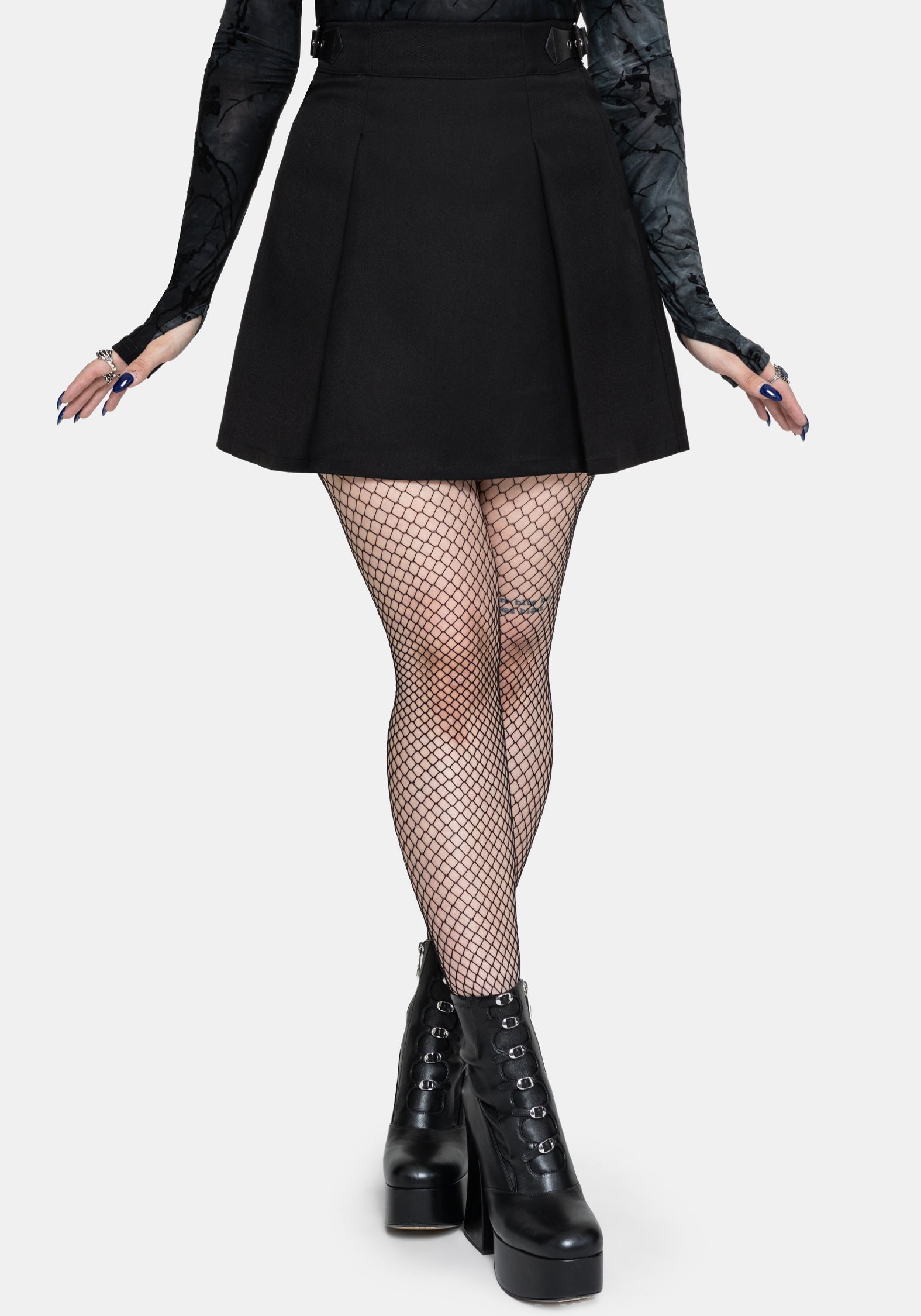 BT3669_NIGHTINGALEBLACKPLEATEDMINISKIRT_5