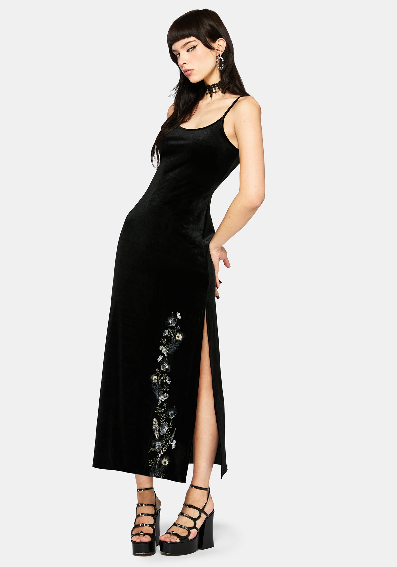 DR3912-UK6_BLUESOWFEATHERSANDTHISTLEEMBROIDEREDVELOURSLIPGOWN_edd0bda0-98ca-4f43-a618-2f178a7e7f16