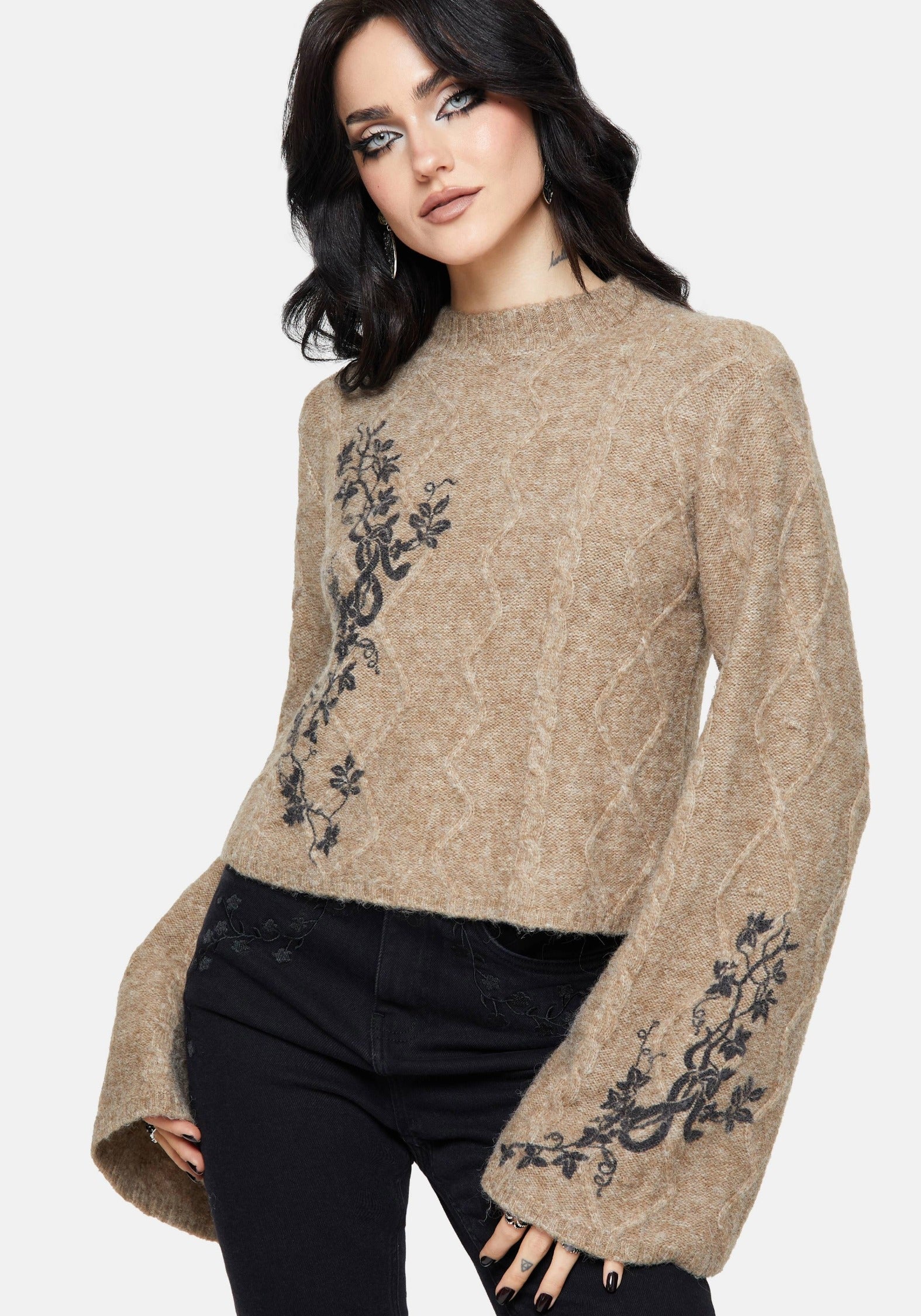 KN2290_RAVELLECOTTONFLORALPRINTEDFLARECABLEKNITJUMPER_1crop