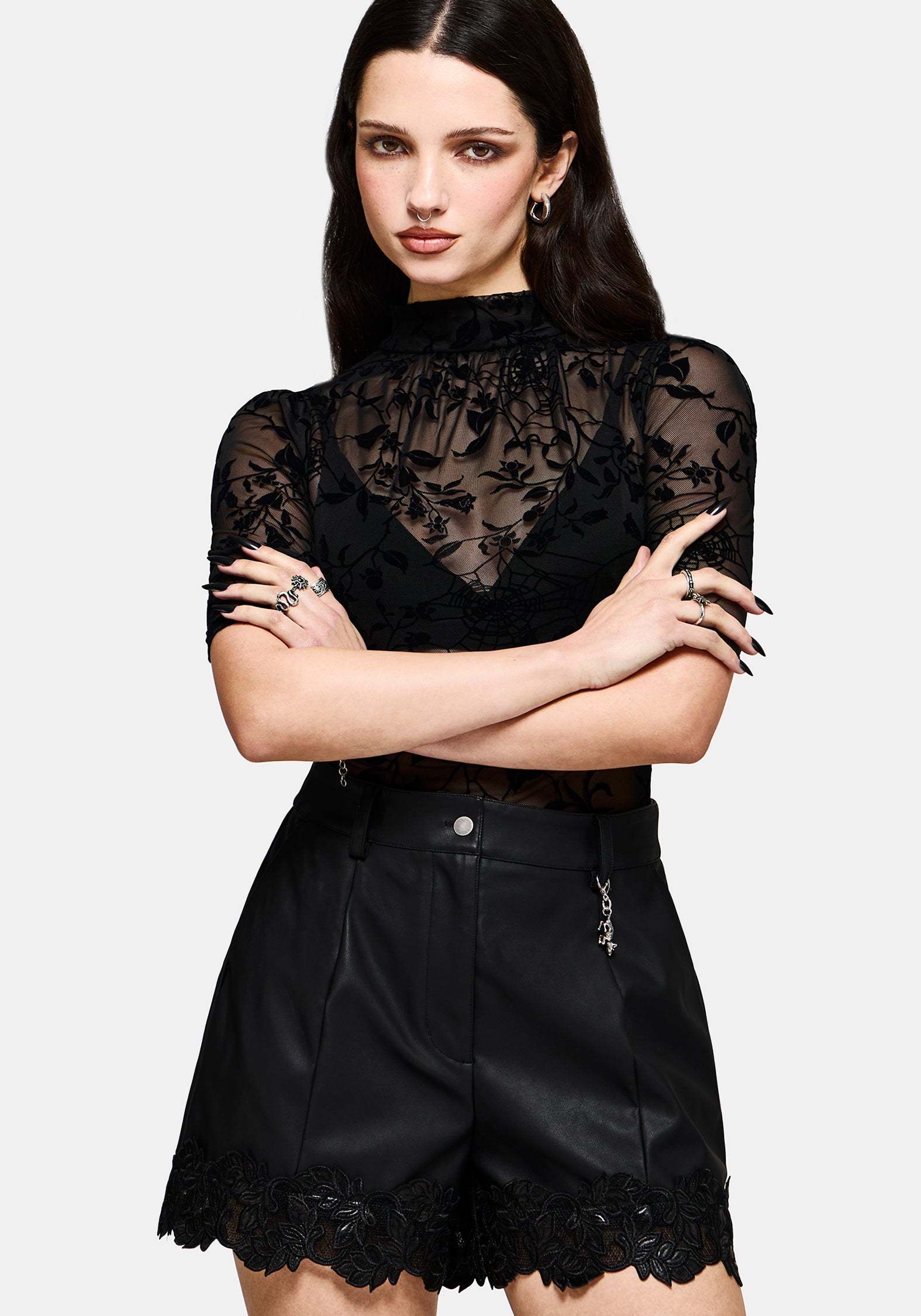 SH5132_CAELITHPULEATHERLACESHORT_4_9200c510-b632-46ca-975a-3a8d3e88167e
