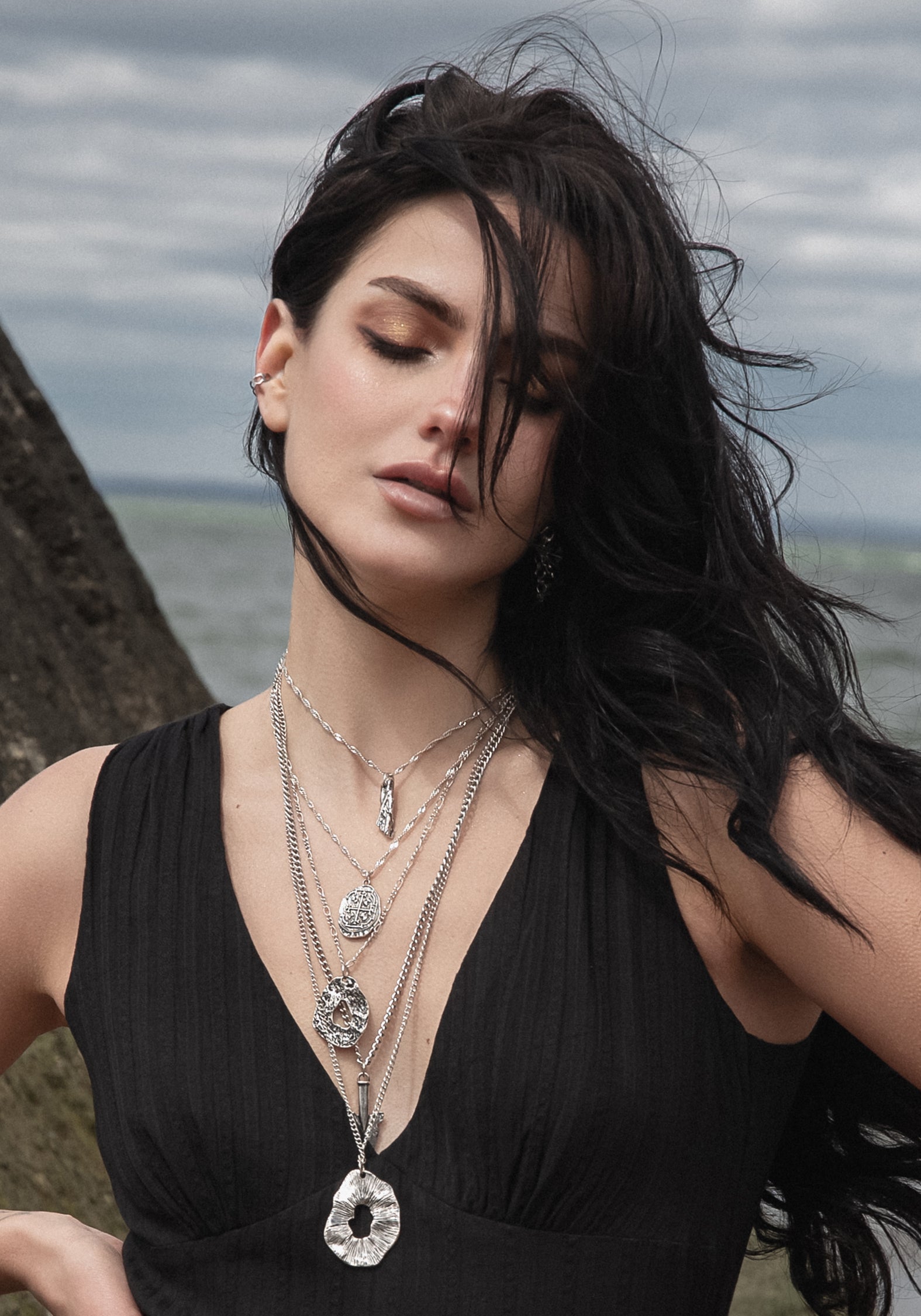 SS24TS749-Artemis-Layered-Necklace-creative_17f19570-db18-4d20-8d47-cf03a4e16858